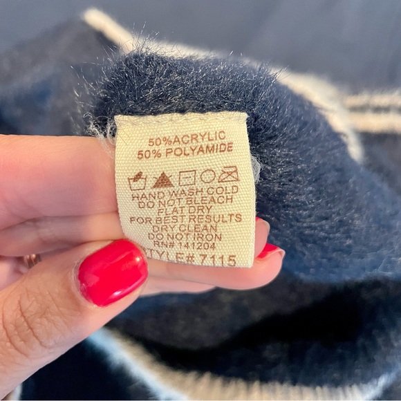 Hem & Thread Fuzzy Blue Long Sleeve Sweater Size Small - Picture 3 of 6